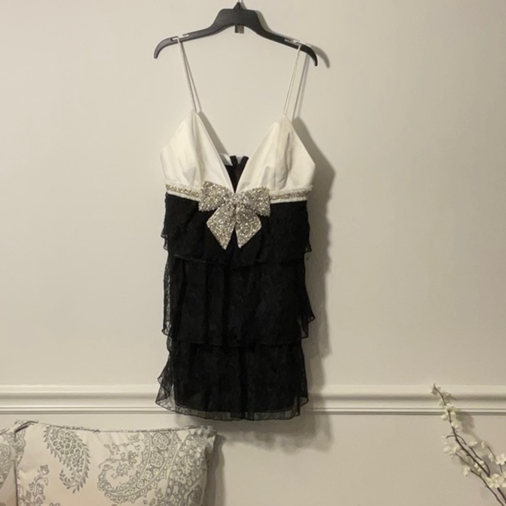 Alice + Olivia White and Black Tiered Mini Dress with Sequin Bow